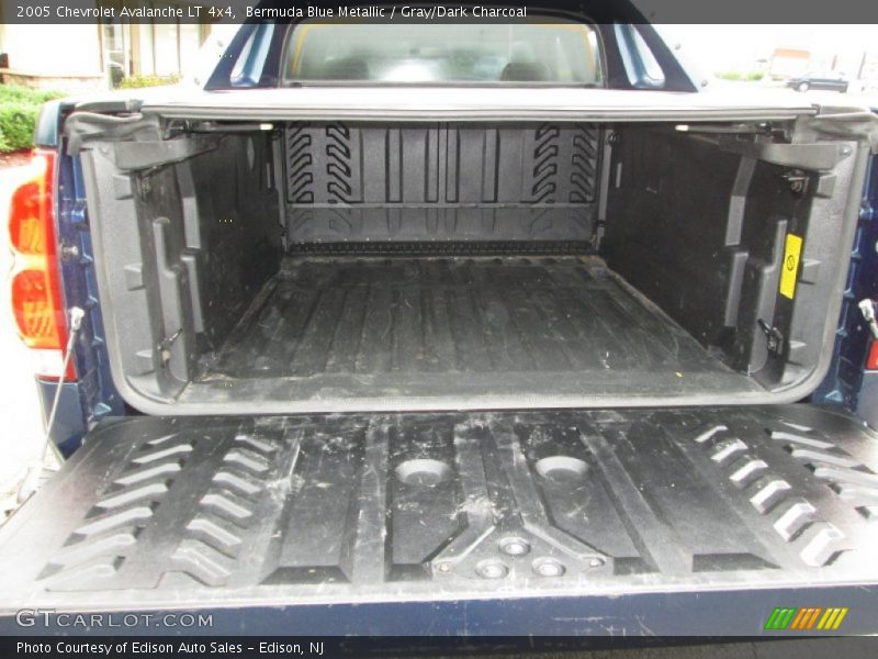 Bermuda Blue Metallic / Gray/Dark Charcoal 2005 Chevrolet Avalanche LT 4x4