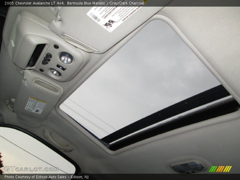 Bermuda Blue Metallic / Gray/Dark Charcoal 2005 Chevrolet Avalanche LT 4x4