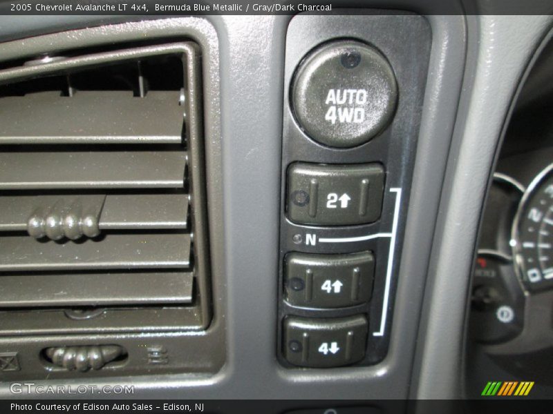 Bermuda Blue Metallic / Gray/Dark Charcoal 2005 Chevrolet Avalanche LT 4x4