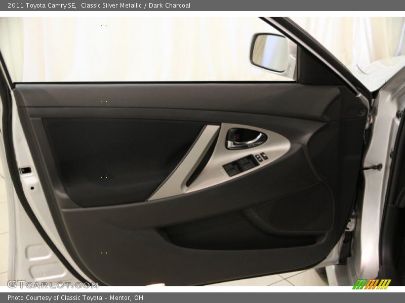 Classic Silver Metallic / Dark Charcoal 2011 Toyota Camry SE