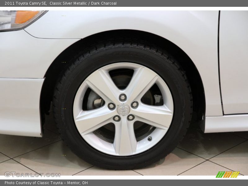 Classic Silver Metallic / Dark Charcoal 2011 Toyota Camry SE