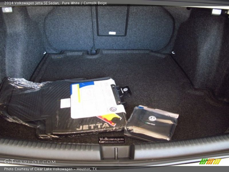 Pure White / Cornsilk Beige 2014 Volkswagen Jetta SE Sedan