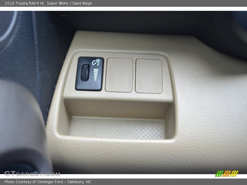 Super White / Sand Beige 2010 Toyota RAV4 I4