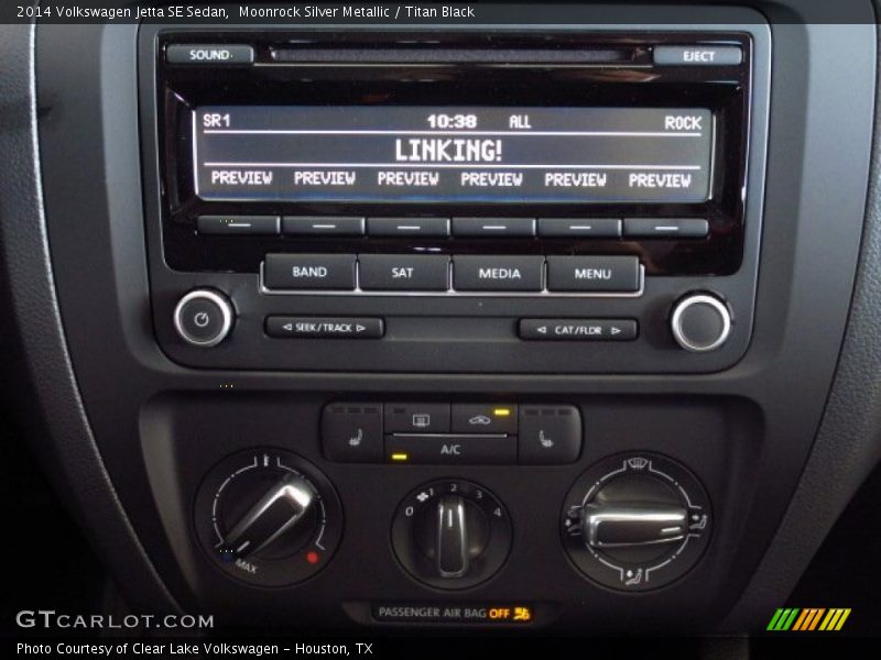 Controls of 2014 Jetta SE Sedan