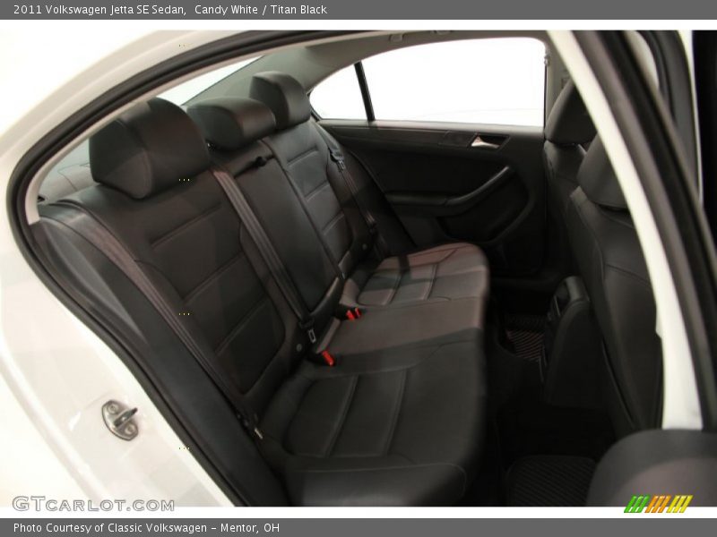 Candy White / Titan Black 2011 Volkswagen Jetta SE Sedan