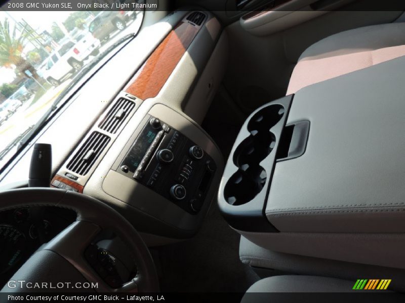 Onyx Black / Light Titanium 2008 GMC Yukon SLE