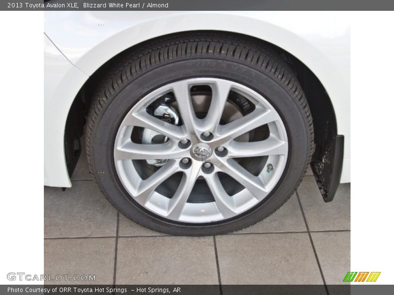 Blizzard White Pearl / Almond 2013 Toyota Avalon XLE
