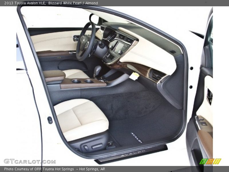 Blizzard White Pearl / Almond 2013 Toyota Avalon XLE