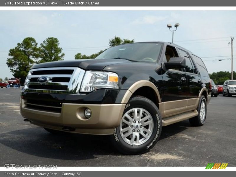 Front 3/4 View of 2013 Expedition XLT 4x4