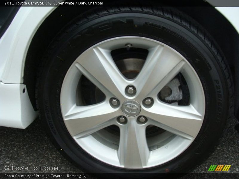 Super White / Dark Charcoal 2011 Toyota Camry SE V6