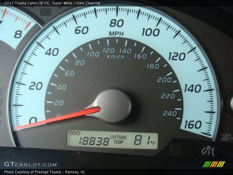 Super White / Dark Charcoal 2011 Toyota Camry SE V6