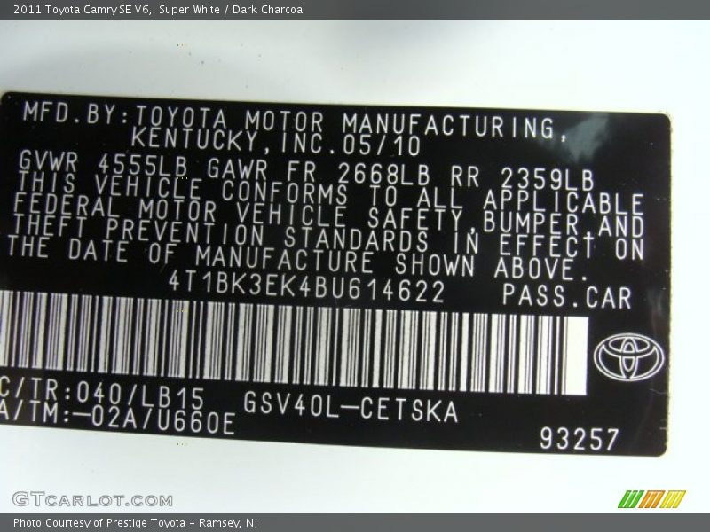 Super White / Dark Charcoal 2011 Toyota Camry SE V6