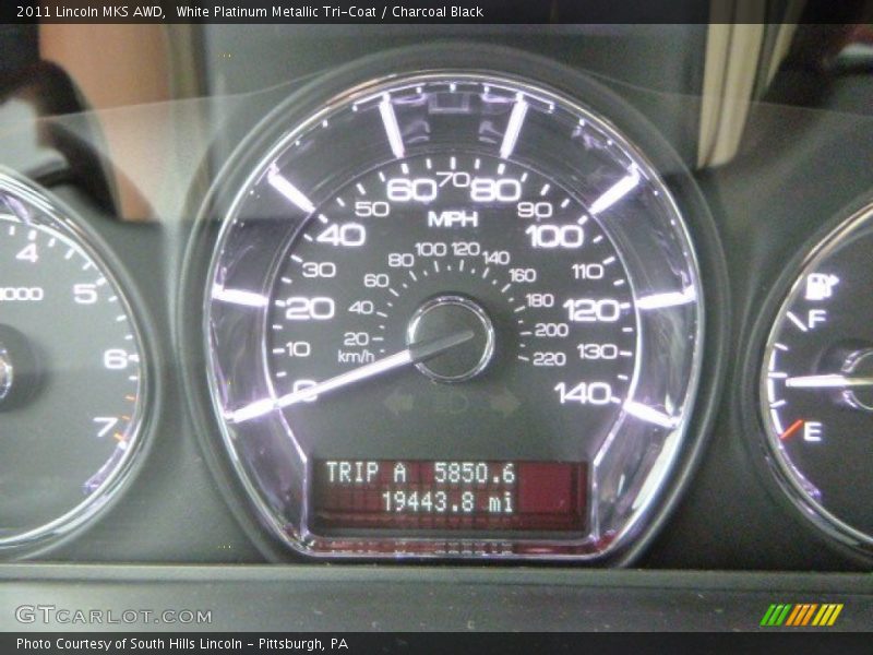 White Platinum Metallic Tri-Coat / Charcoal Black 2011 Lincoln MKS AWD