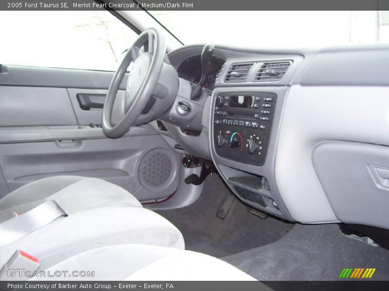 Merlot Pearl Clearcoat / Medium/Dark Flint 2005 Ford Taurus SE