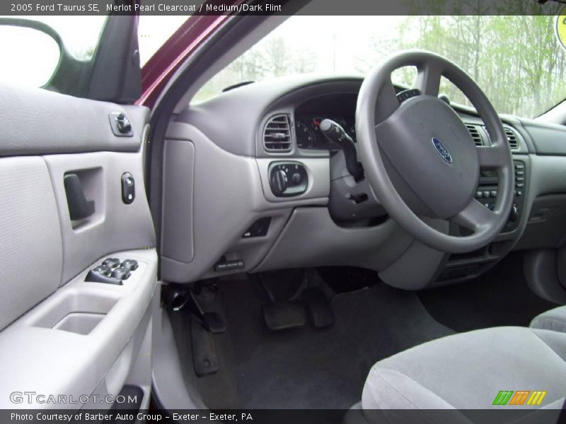 Merlot Pearl Clearcoat / Medium/Dark Flint 2005 Ford Taurus SE