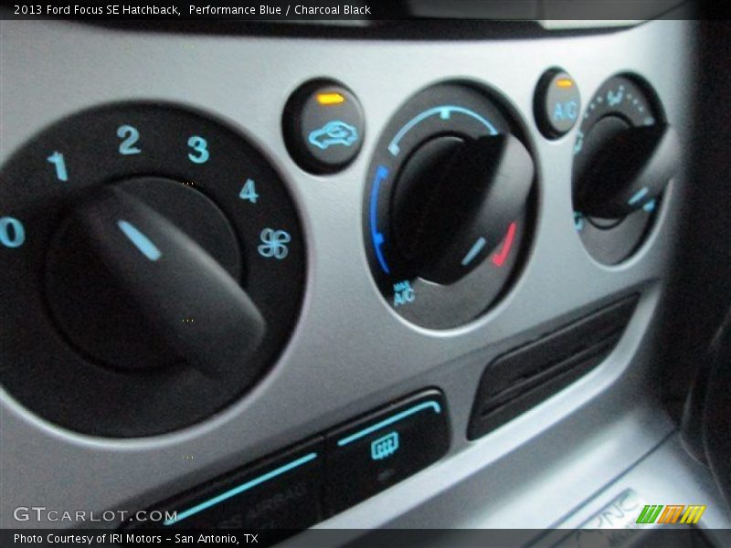 Controls of 2013 Focus SE Hatchback