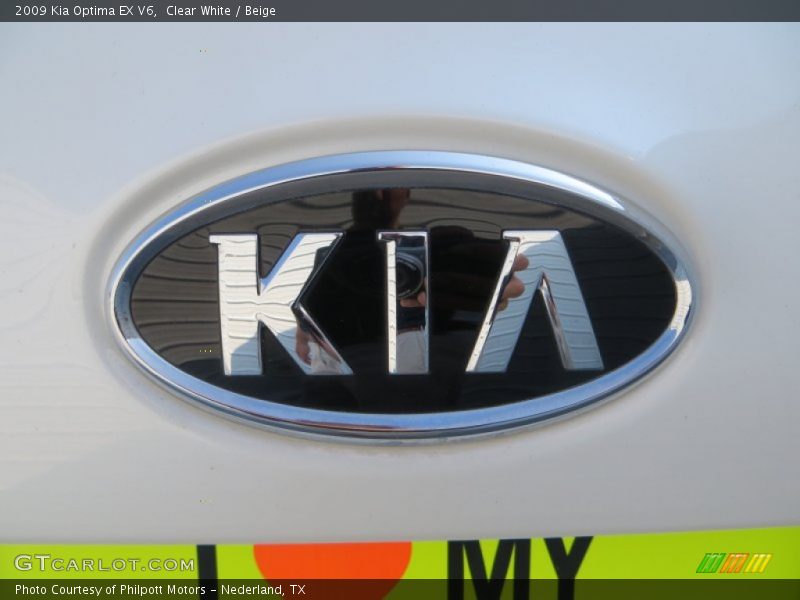 Clear White / Beige 2009 Kia Optima EX V6