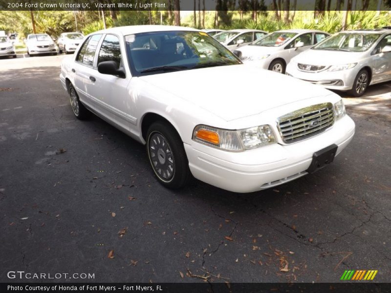 Vibrant White / Light Flint 2004 Ford Crown Victoria LX