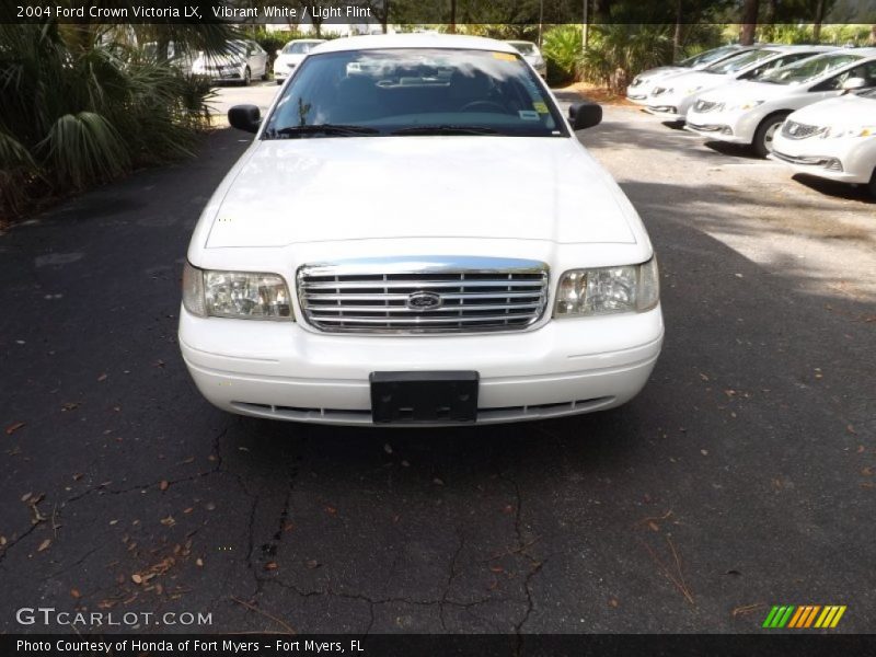 Vibrant White / Light Flint 2004 Ford Crown Victoria LX