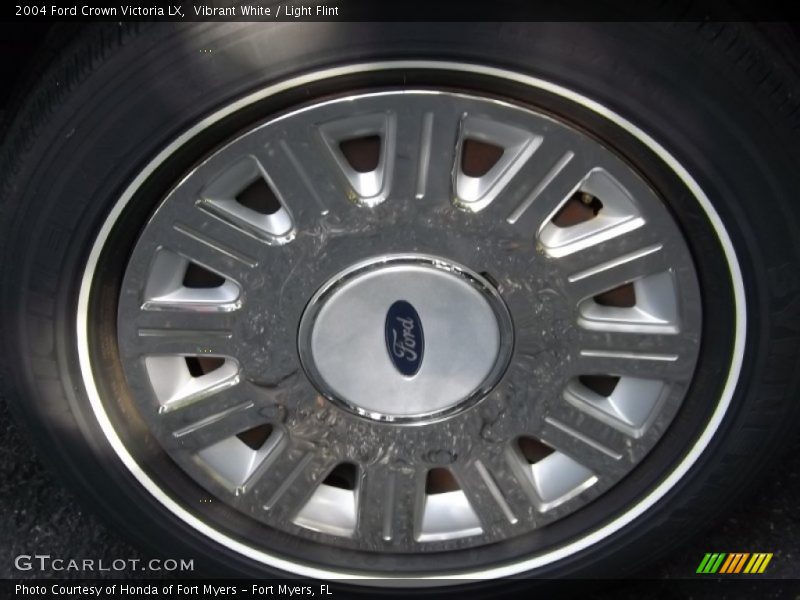 Vibrant White / Light Flint 2004 Ford Crown Victoria LX