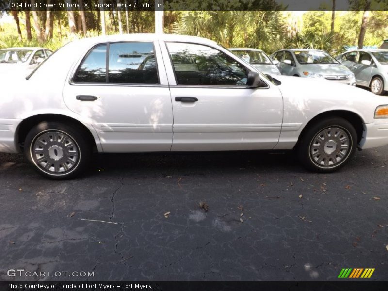 Vibrant White / Light Flint 2004 Ford Crown Victoria LX