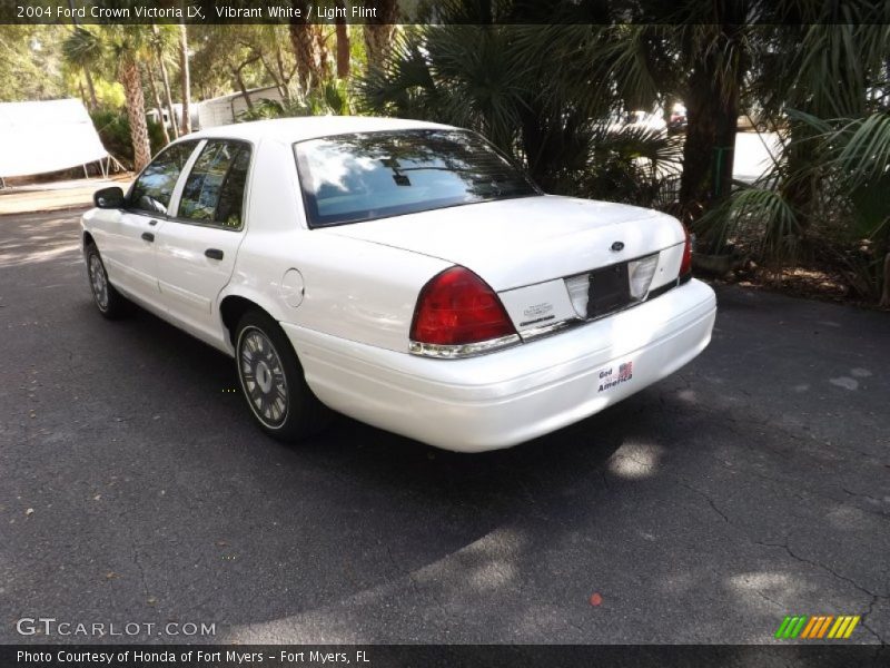 Vibrant White / Light Flint 2004 Ford Crown Victoria LX