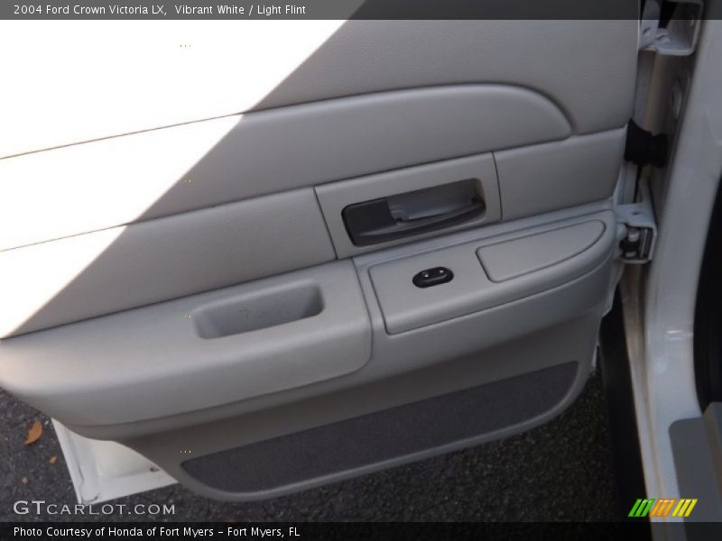 Vibrant White / Light Flint 2004 Ford Crown Victoria LX