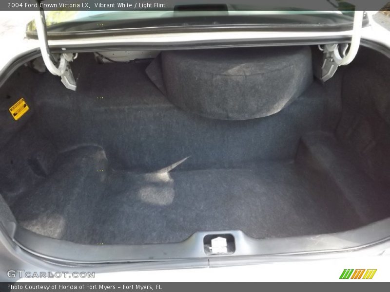 Vibrant White / Light Flint 2004 Ford Crown Victoria LX