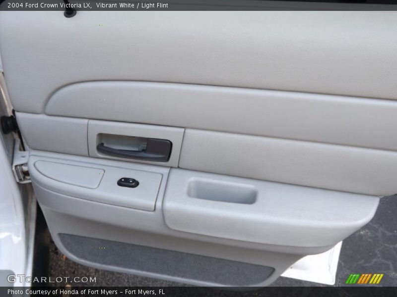 Vibrant White / Light Flint 2004 Ford Crown Victoria LX
