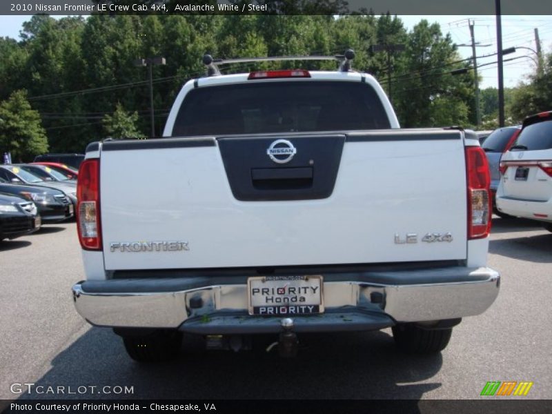 Avalanche White / Steel 2010 Nissan Frontier LE Crew Cab 4x4