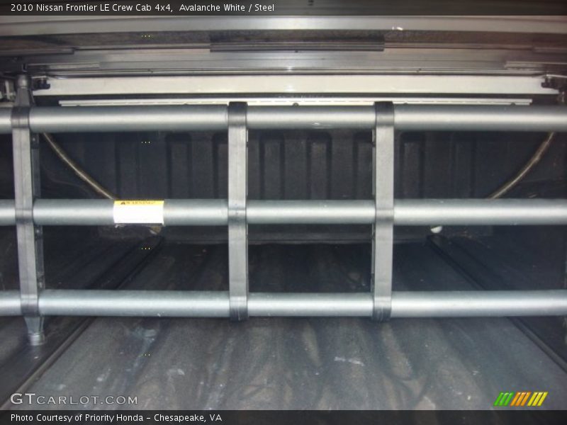 Avalanche White / Steel 2010 Nissan Frontier LE Crew Cab 4x4