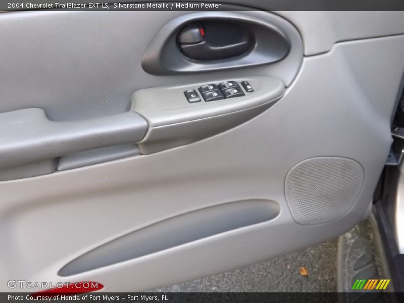 Silverstone Metallic / Medium Pewter 2004 Chevrolet TrailBlazer EXT LS