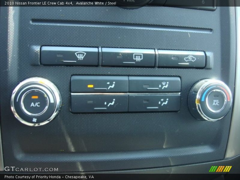Avalanche White / Steel 2010 Nissan Frontier LE Crew Cab 4x4