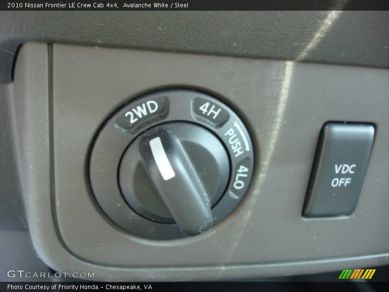 Avalanche White / Steel 2010 Nissan Frontier LE Crew Cab 4x4