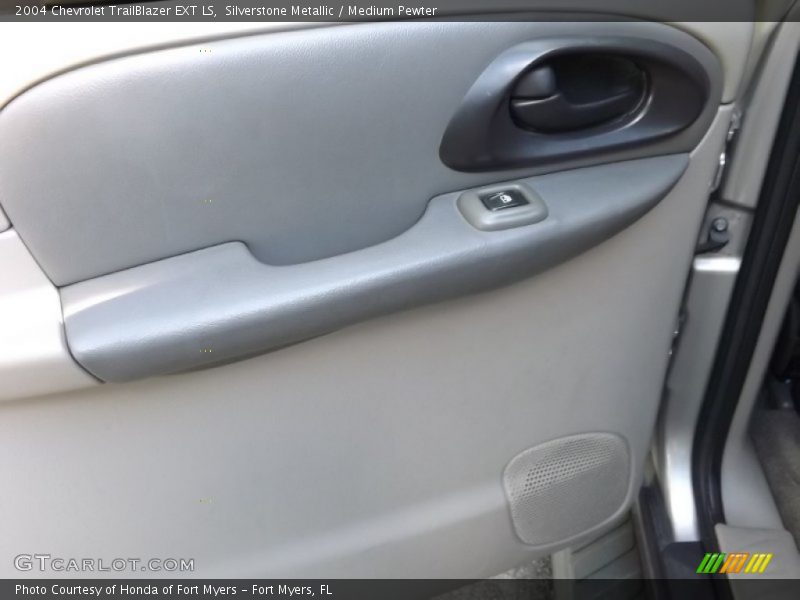Silverstone Metallic / Medium Pewter 2004 Chevrolet TrailBlazer EXT LS