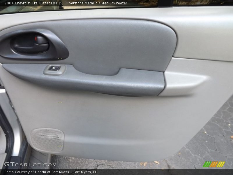 Silverstone Metallic / Medium Pewter 2004 Chevrolet TrailBlazer EXT LS