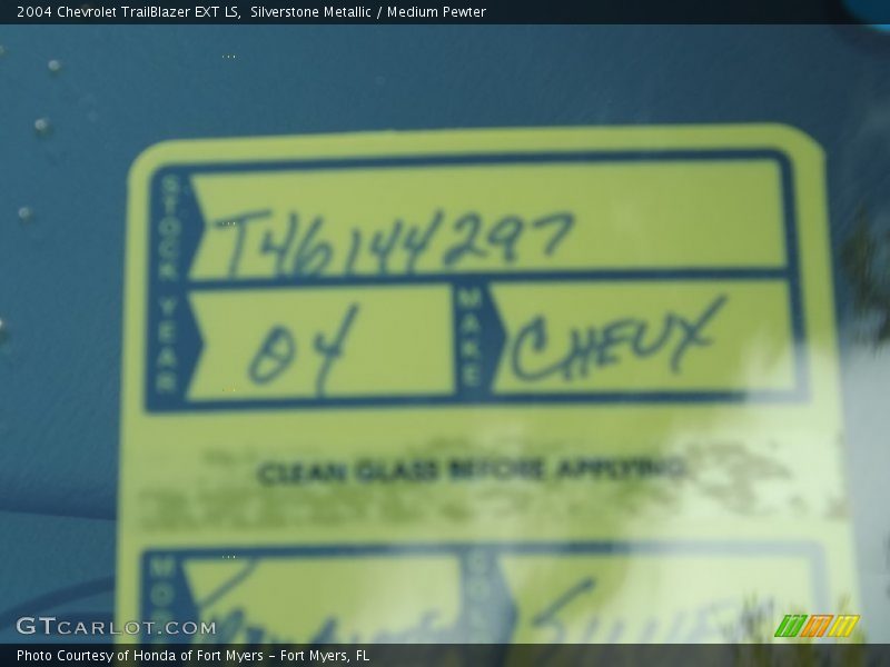 Silverstone Metallic / Medium Pewter 2004 Chevrolet TrailBlazer EXT LS