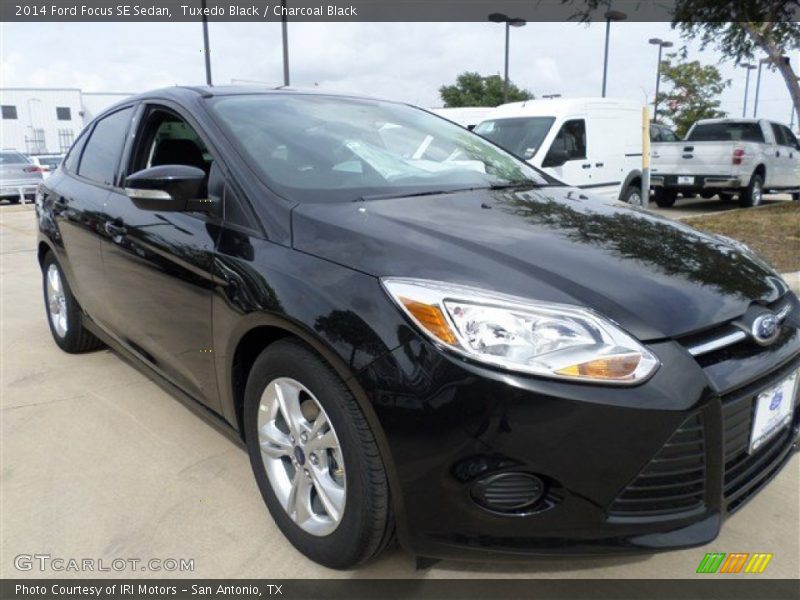 Tuxedo Black / Charcoal Black 2014 Ford Focus SE Sedan