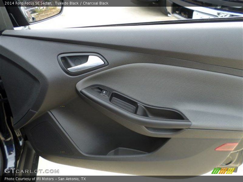 Tuxedo Black / Charcoal Black 2014 Ford Focus SE Sedan