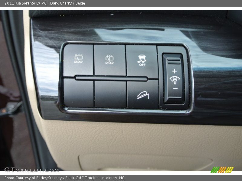 Dark Cherry / Beige 2011 Kia Sorento LX V6