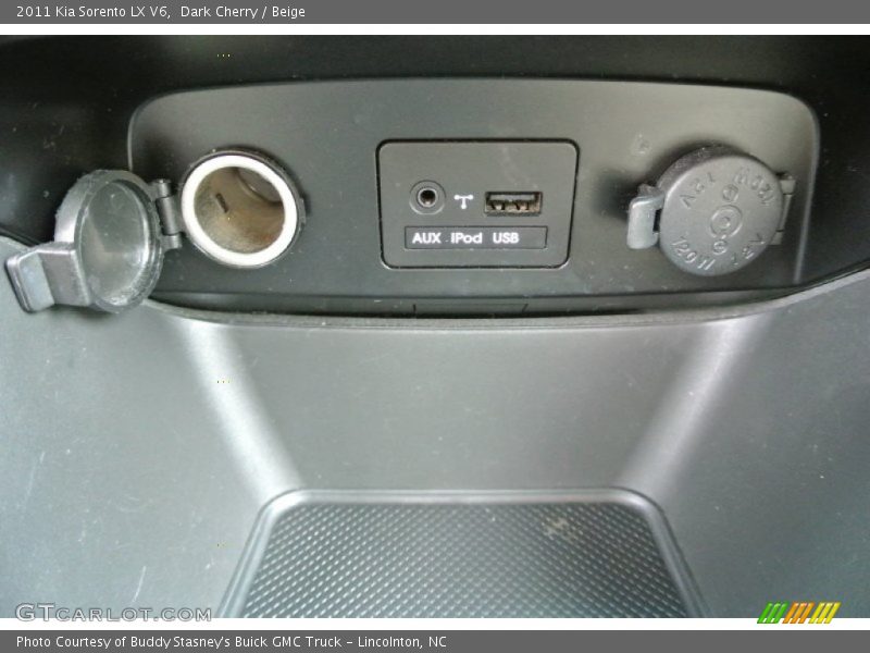 Dark Cherry / Beige 2011 Kia Sorento LX V6