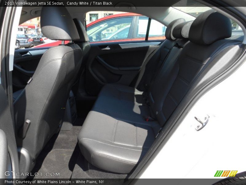 Candy White / Titan Black 2013 Volkswagen Jetta SE Sedan