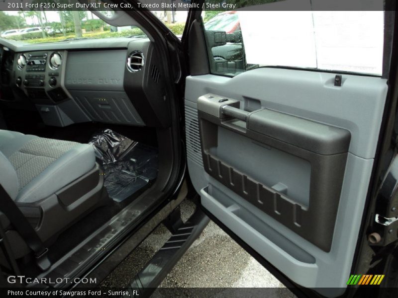 Tuxedo Black Metallic / Steel Gray 2011 Ford F250 Super Duty XLT Crew Cab
