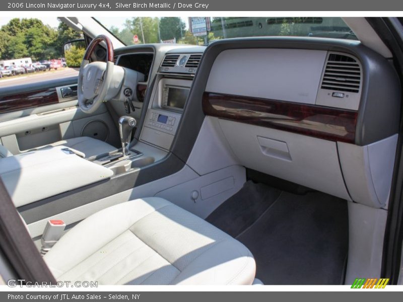 Silver Birch Metallic / Dove Grey 2006 Lincoln Navigator Luxury 4x4