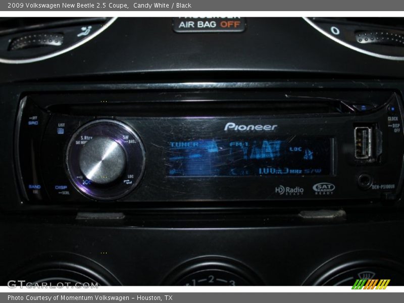 Candy White / Black 2009 Volkswagen New Beetle 2.5 Coupe