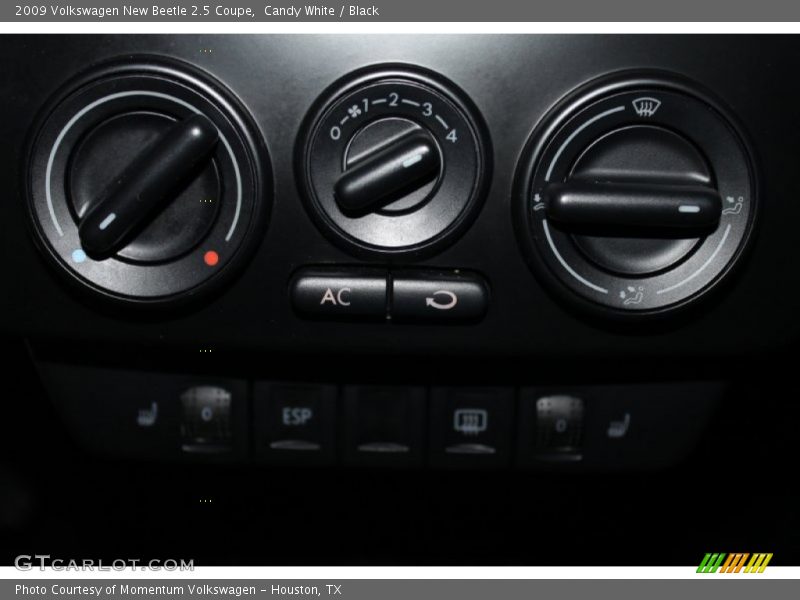Candy White / Black 2009 Volkswagen New Beetle 2.5 Coupe