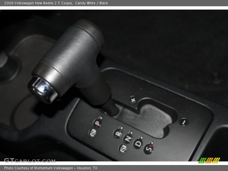 Candy White / Black 2009 Volkswagen New Beetle 2.5 Coupe