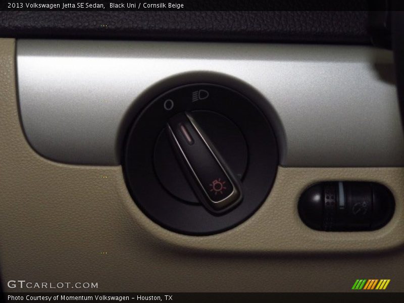 Black Uni / Cornsilk Beige 2013 Volkswagen Jetta SE Sedan