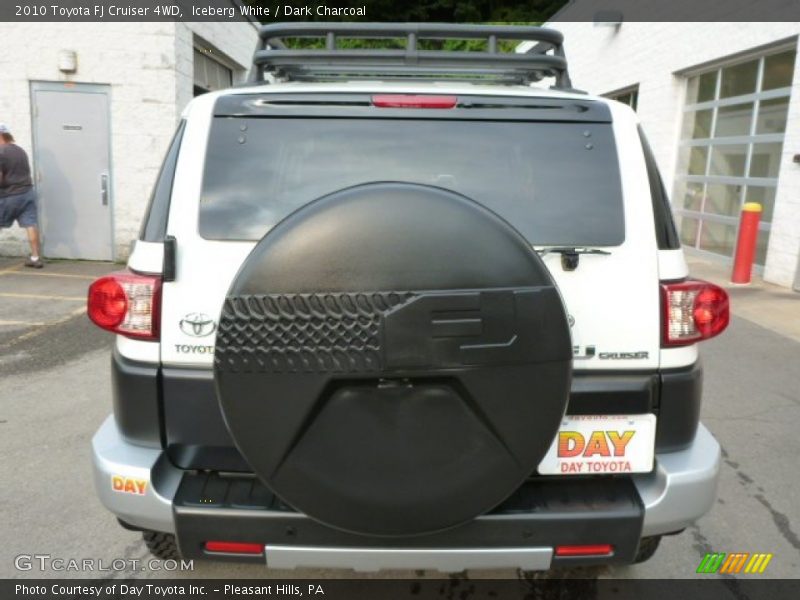 Iceberg White / Dark Charcoal 2010 Toyota FJ Cruiser 4WD