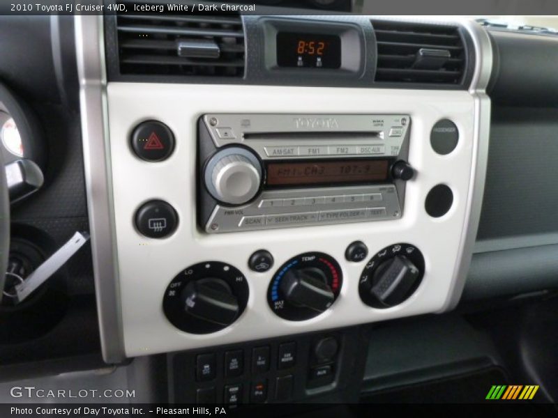 Controls of 2010 FJ Cruiser 4WD